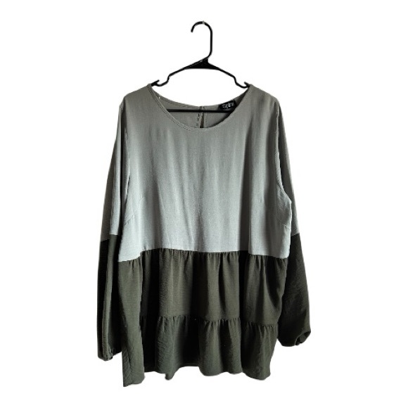 Spin Women's Size XL -2XL Two-Tone Long Sleeve Top - Picture 2 of 9